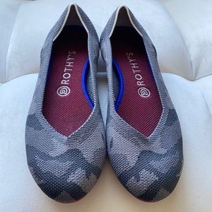 🧠 Rothy’s the Flat Grey Cameo (retired)